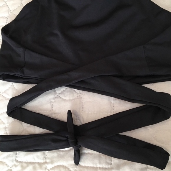 ❌SOLD❌Beach Riot Black Halter Wrap Swim Bikini Top - Picture 3 of 8
